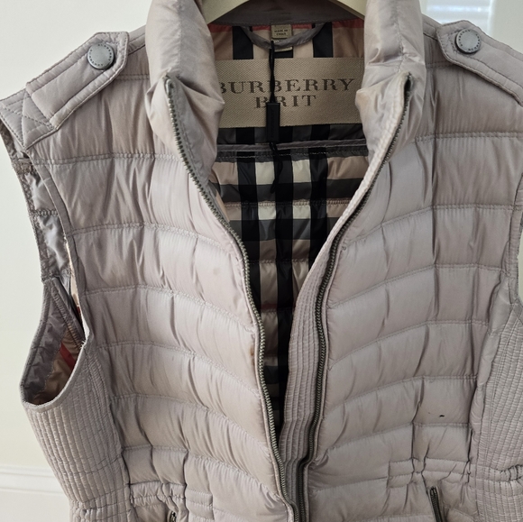 Burberry Puffer Vest. - Picture 2 of 7